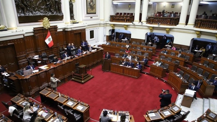 Perú: el Congreso aprobó el adelanto de elecciones para abril de 2024