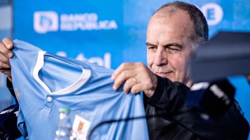 Bielsa fue presentado como DT de Uruguay: 