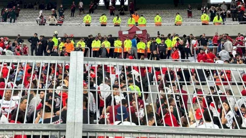 River-Defensa y Justicia se suspendió por la muerte de un hincha que cayó desde una tribuna