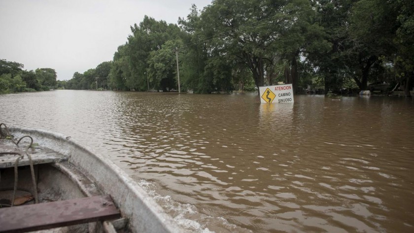 La crecida del río Paraná derrumbó dos puentes en Santa Fe