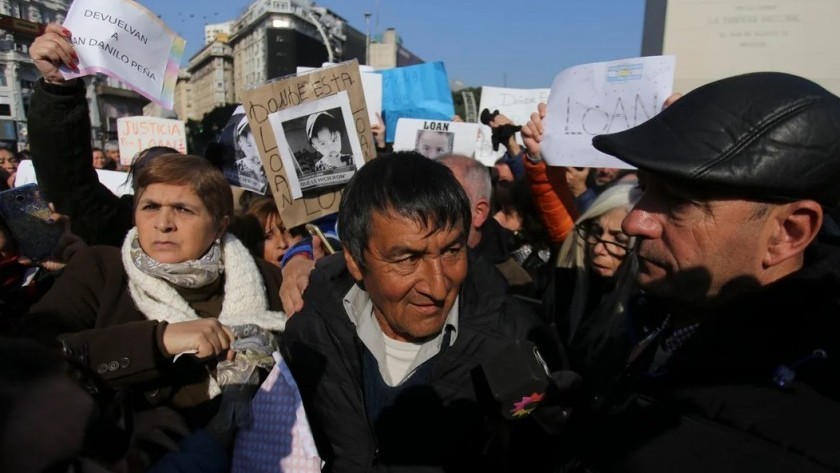 El padre de Loan se descompensó, en una marcha frente al Obelisco