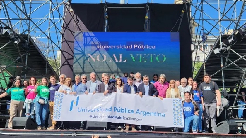 Fuerte pedido por más fondos en una masiva movilización al Congreso