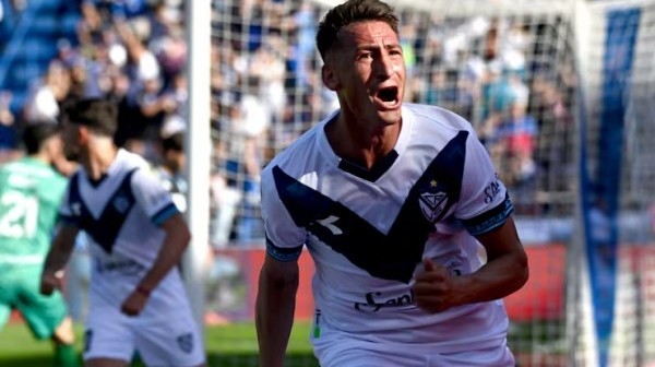 Vélez le ganó a un Racing opaco y volvió a alejarse como único líder