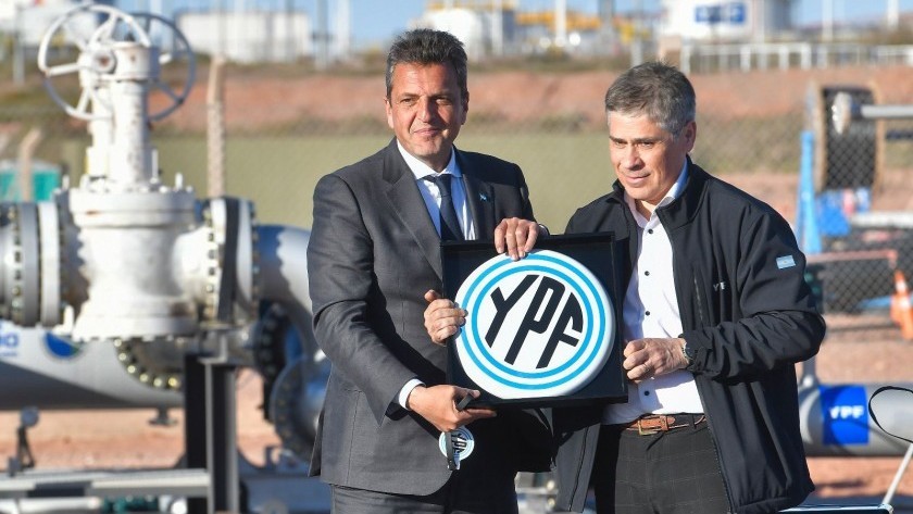 YPF: Preska ordenó entregar los chats de Caputo y Massa y la defensa argentina respondió con dureza