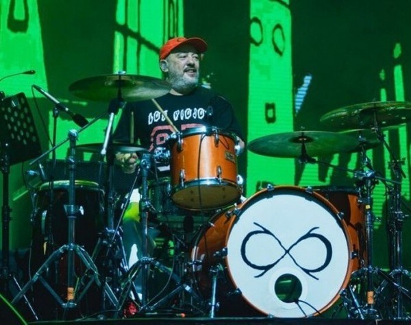 Murió el baterista de Los Piojos, mientras ensayaba en una escuela de percusión