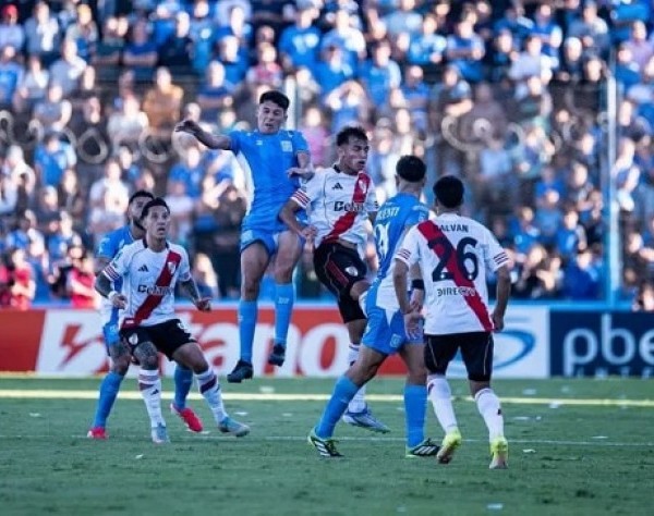 River le ganó a Estudiantes de Río Cuarto por 2-0 y trepó a la punta de la zona B