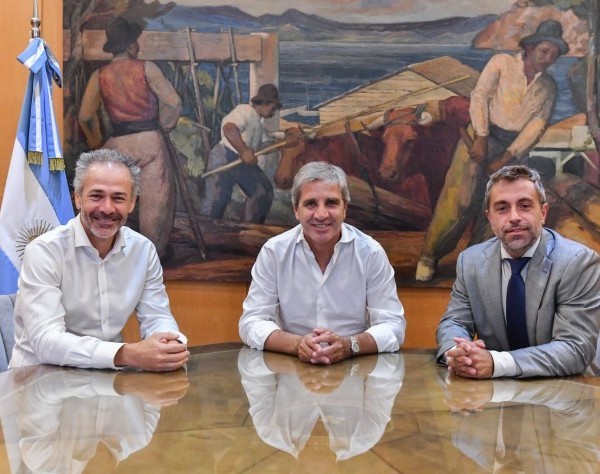 Caputo minimizó la polémica por los créditos del Banco Nación: “No hay nada ilegal”