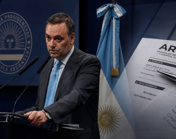Adorni rompió el silencio: “Con Bettina no vamos a entrar a ningún blanqueo”