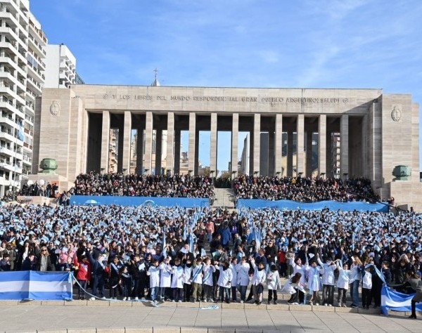 Rosario: Pullaro y Javkin inauguraron las obras del Monumento a la Bandera
