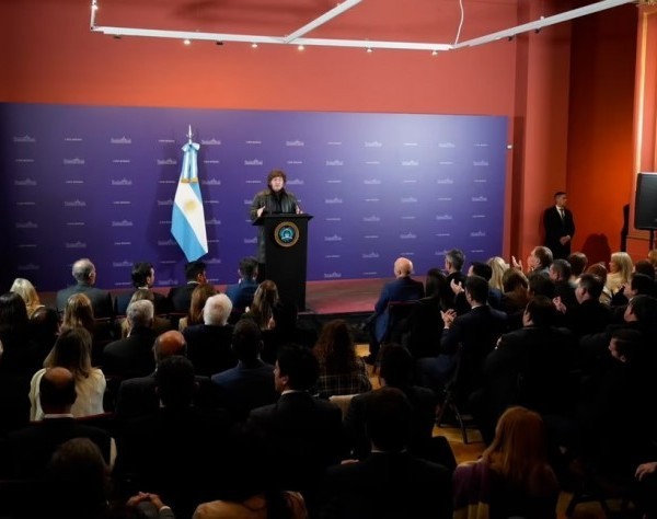 Milei anunció ante legisladores de LLA un proyecto para modificar la Carta Orgánica del BCRA