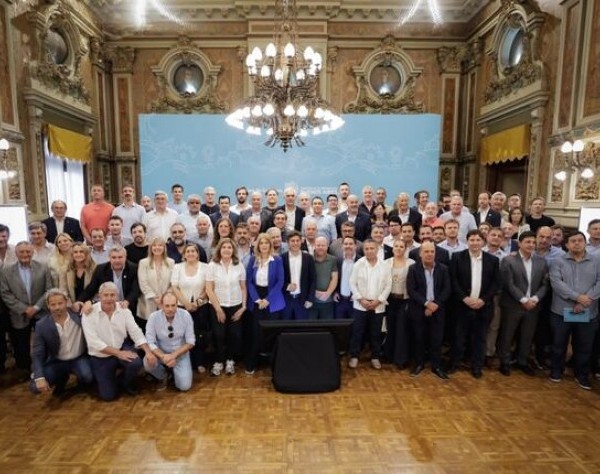 Axel Kicillof reactiva el proyecto para devolver la re-re de intendentes bonaerenses 