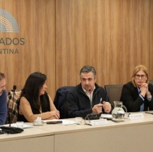 País