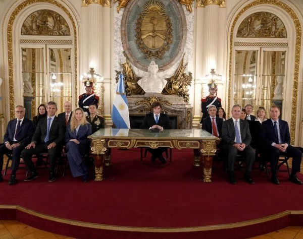 Milei anunció sanciones para empresas que operen en Malvinas y una base en Tierra del Fuego