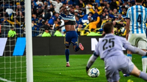 Copa Argentina: Con tres goles de Valencia, Boca se lo dio vuelta a Racing