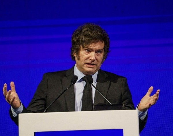 Milei afirmó que “no hay recesión” y dijo que quienes piden un dólar más caro “son unos cobardes”
