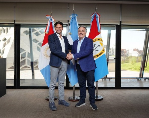 Llaryora y Pullaro se diferenciaron de Nación en la antesala del viaje de Milei