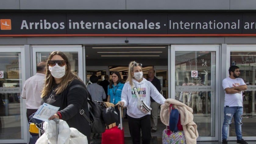 Vuelos suspendidos: opciones para pasajeros afectados y cómo responden las aerolíneas