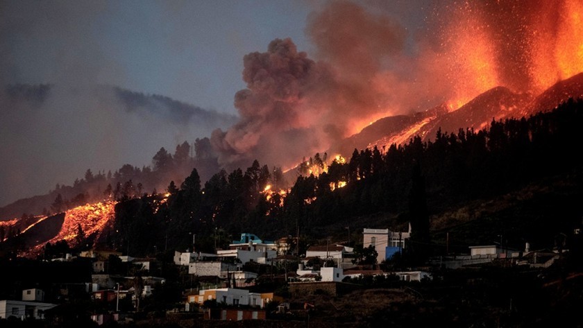 La lava del volcán en Canarias lleva arrasadas 154 hectáreas y 320 edificaciones