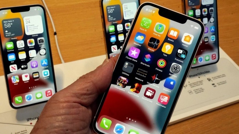 Los argentinos tienen que trabajar 170 días para comprar un iPhone 13