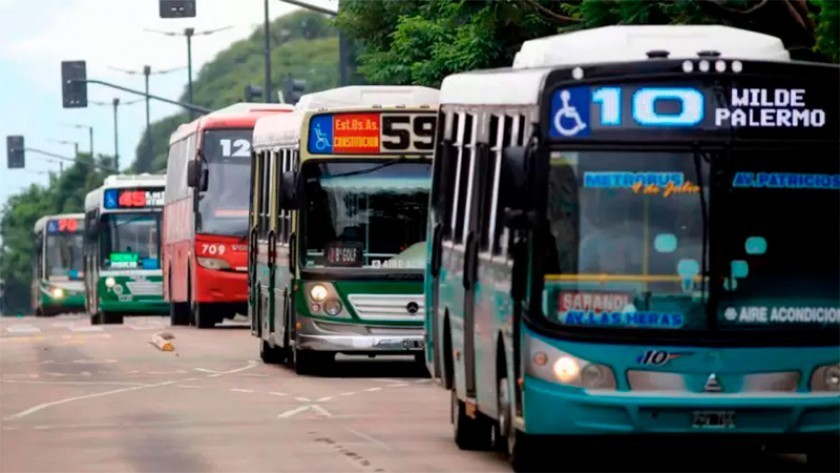 El Gobierno estudia “aumento de 40% en el boleto de colectivos de CABA”